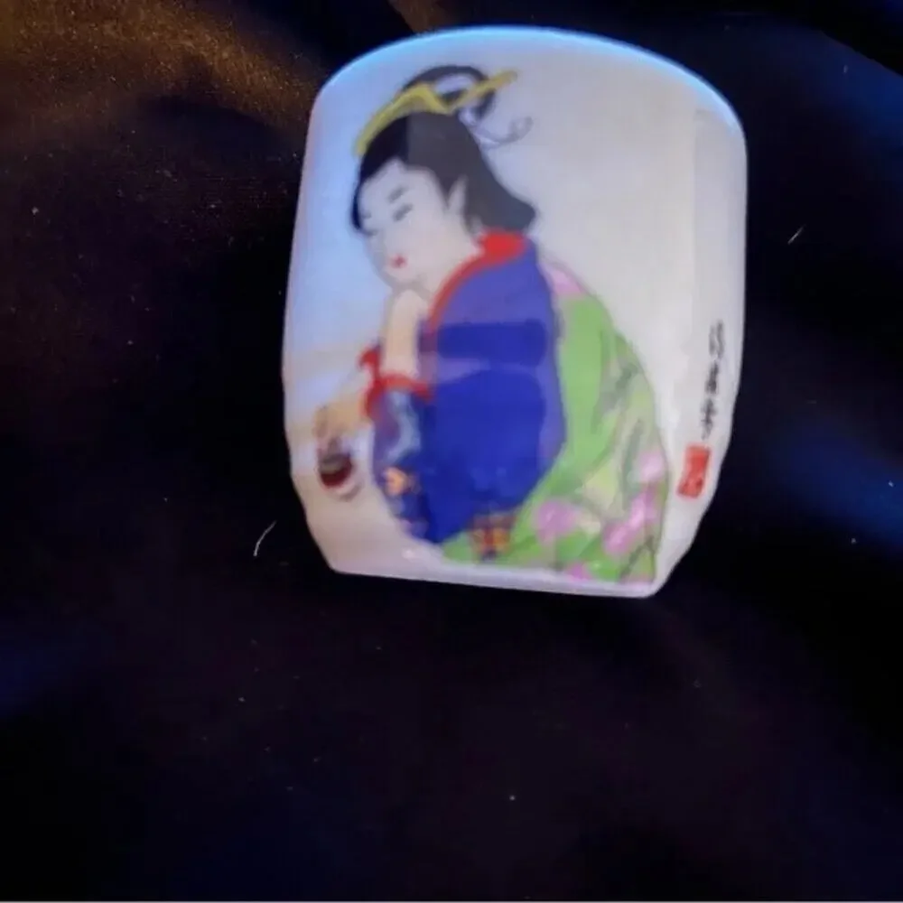 Set of 5 vintage hand-painted geisha style sake cups with the box.0